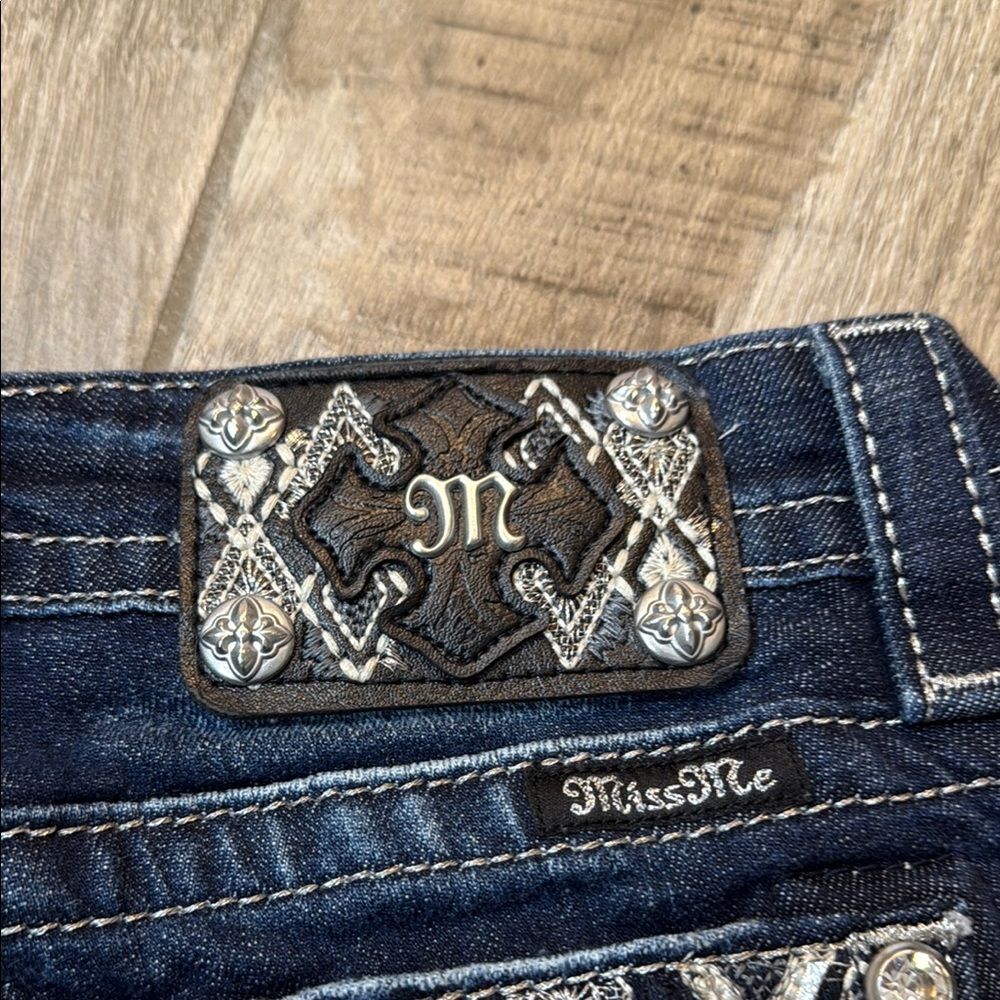 Miss Me Womens Mid-Rise Curvy‎ Cropped Stretch Rhinestone Blue Jeans SZ 29 - Picture 4 of 13